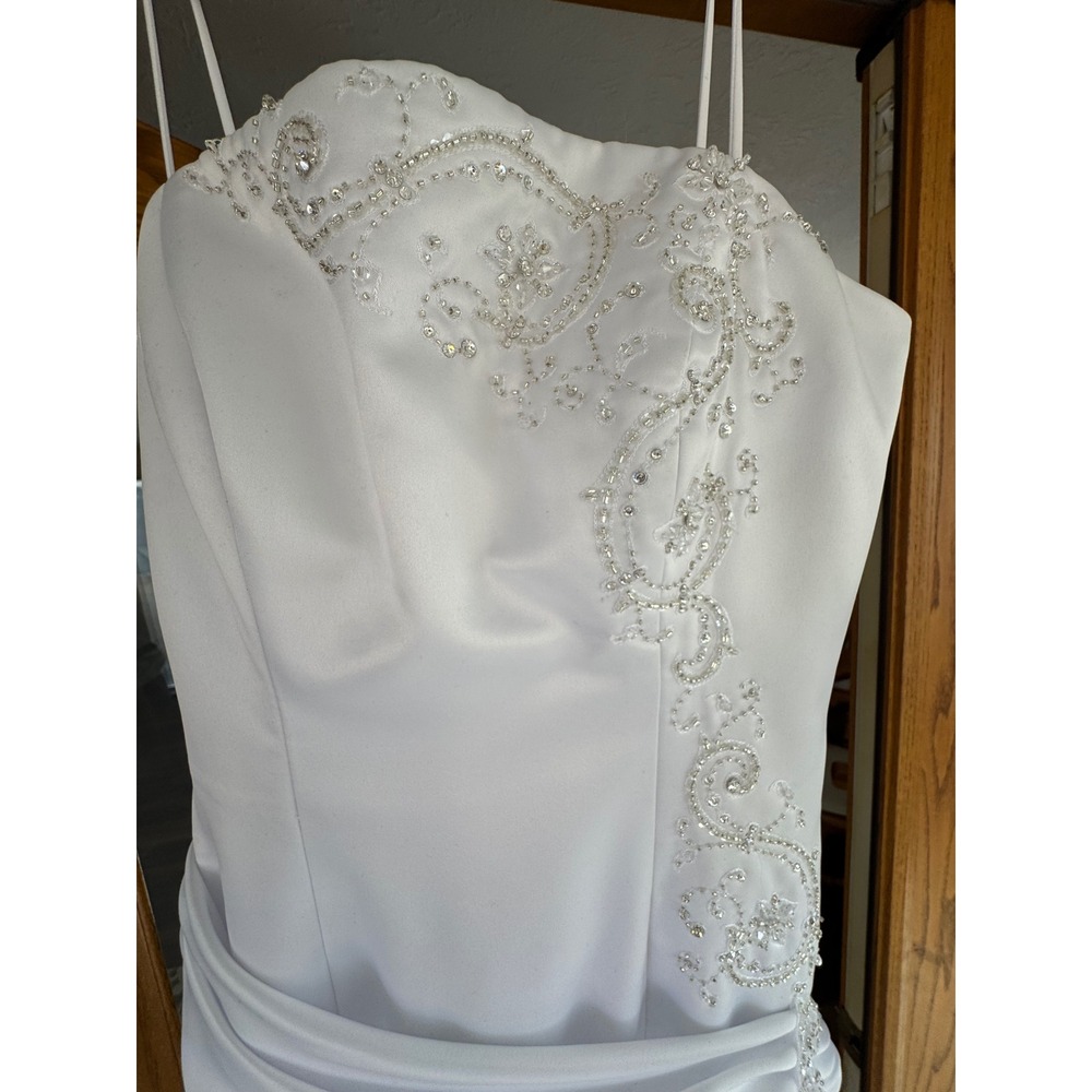 strapless satin white wedding gown from Essense of Australia with beading Size 8 - Picture 7 of 16